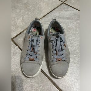 Ted Baker sneaker.